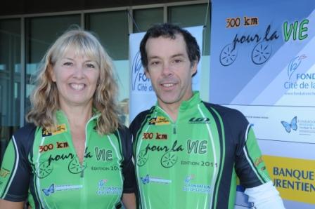 Lynda Bouchard, organisatrice du rallye-vélo, et Marc Pépin, l’un des participants.