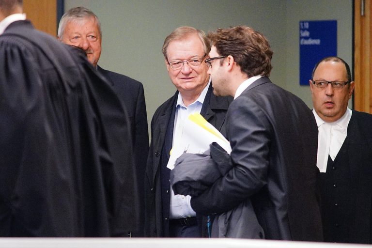 L’ex-maire Gilles Vaillancourt lors de son passage au palais de justice de Laval, le 30 avril 2014.