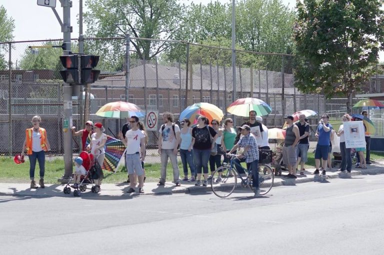 Ils étaient une trentaine à marcher le mois dernier pour dénoncer l'homophobie et la transphobie.