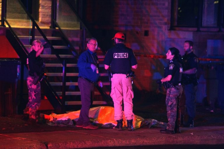 En parallèle avec le travail de ses enquêteurs, la Police de Laval sollicite l'aide de la population du secteur pour faire la lumière sur cet assassinat et deux fusillades. (Photo TC Media - Mario Beauregard)