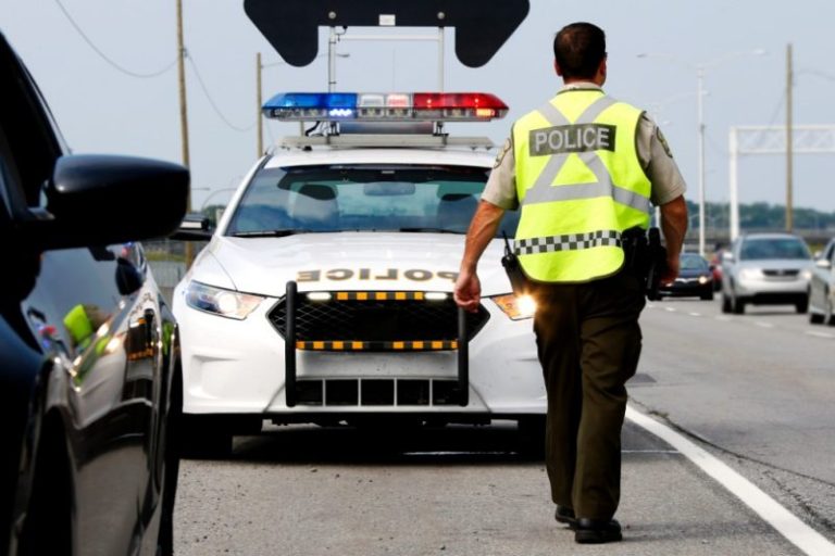 Les policiers de la SQ ont dû intervenir sur l'autoroute 13,  lors du long congé de la fête du Travail.