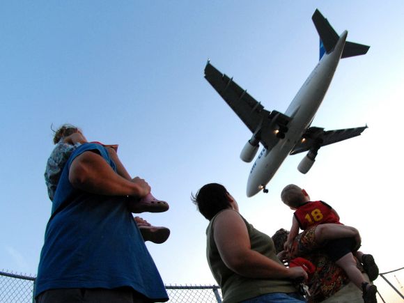 Certains avions qui décollent de Dorval importunent des résidents de l'île Paton. (PHOTO: Martin Alarie)
