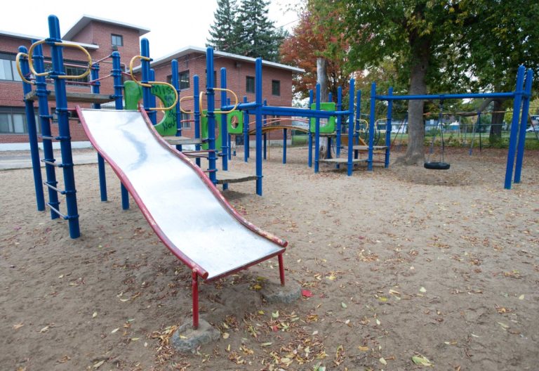 Le personnel scolaire et des parents d’élèves s’entendent pour dire que le parc-école n'est pas sécuritaire. (Photo: Alarie Photo)