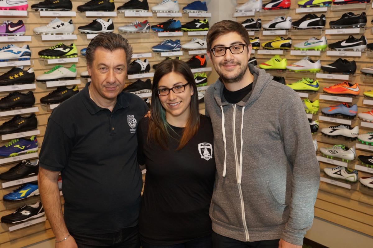 Raffaele, Amanda et Gianni Venturino vous invitent à partager leur passion du soccer