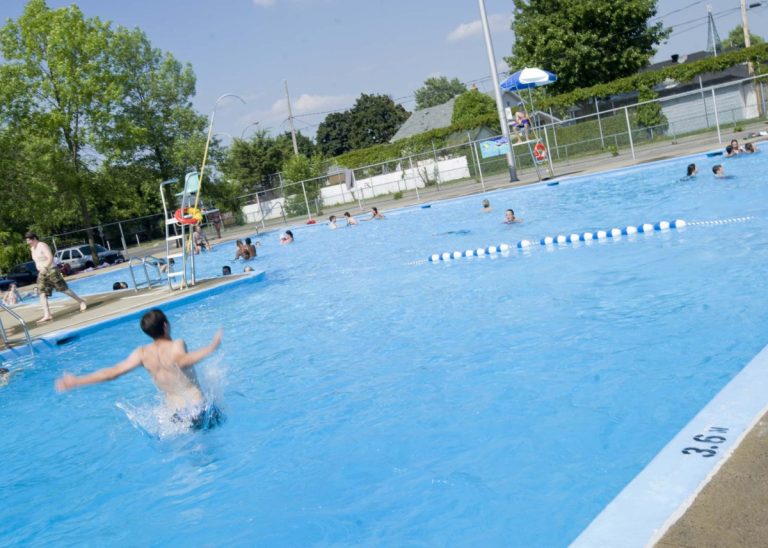 Des activités aquatiques seront offertes aux jeunes durant l'été. (Photo: Alarie Photos)