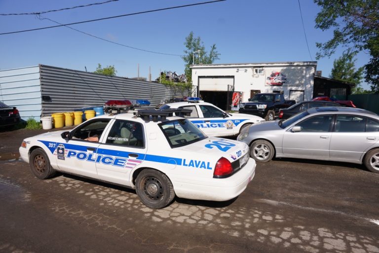 Plus de 100 policiers efectuent 12 perquisitions prévues à Laval, notamment sur la rue Lafayette, dans Saint-François, Boisbriand, St-Eustache, Montréal, Saint-Esprit et Saint-Joseph-du-Lac. (Photo TC Media - Mario Beauregard)