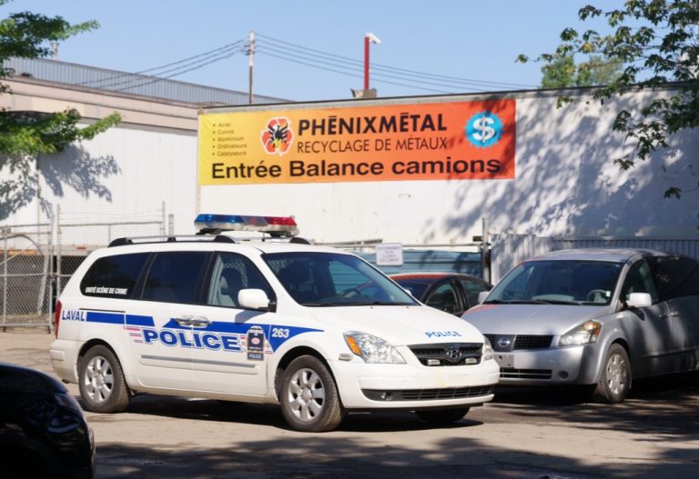 Sur le territoire de Laval, les policiers ont notamment perquisitionné dans un commerce de la rue Lippmann, dans Chomedey.  (Photo TC Media - Mario Beauregard) 