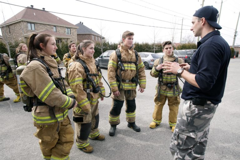 Quelques élèves du Collège Letendre ont vécu une expérience enrichissante dans la vie d'un pompier.