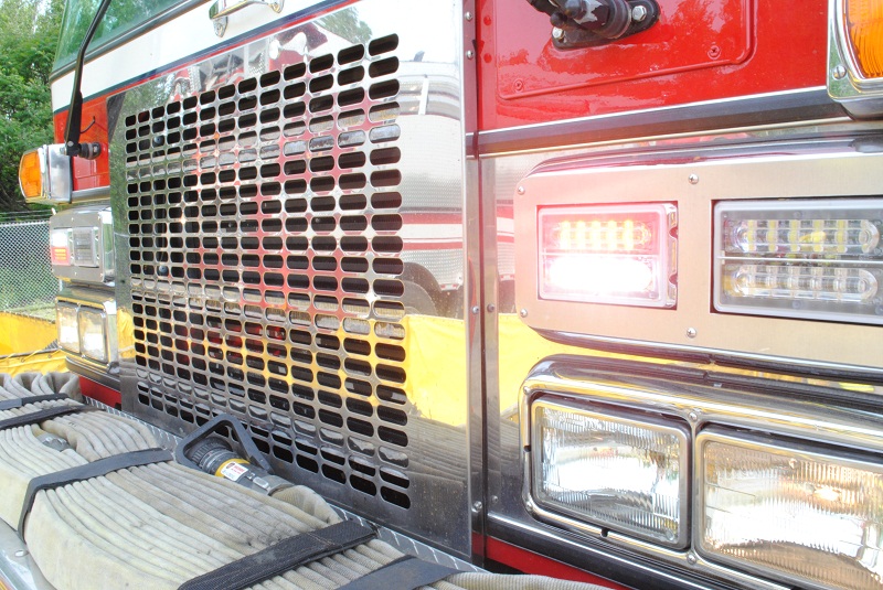 Deux incidents étant de nature suspicieuse, la Police de Laval devra faire enquête après avoir été alertée par les pompiers.