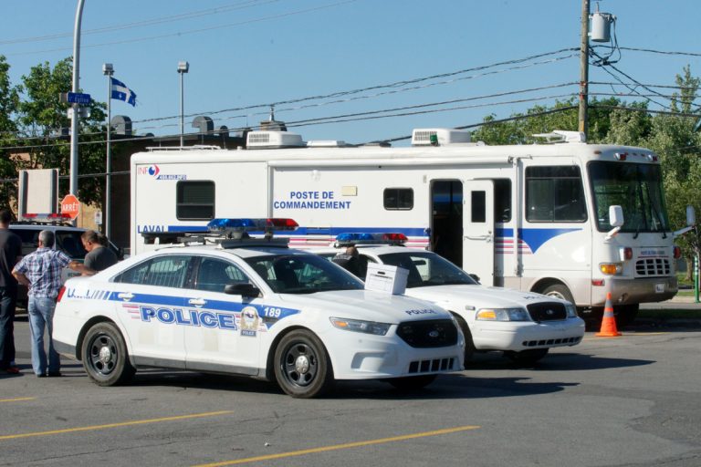 Le Service de police de Laval a érigé un poste de commandement dans le but de recueillir toutes les informations susceptibles de faire avancer l’enquête sur deux fusillades.(Photo TC Media - Mario Beauregard)