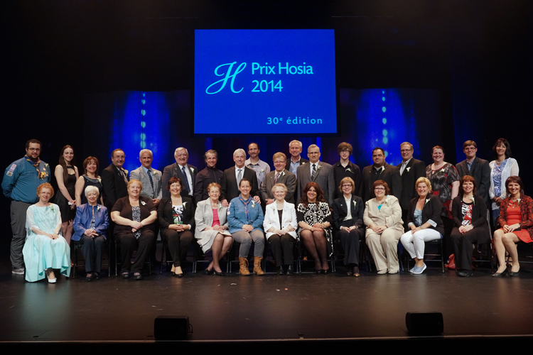 Les lauréats du prix Hosia sont tous montés sur la scène de la Salle André-Mathieu pour recevoir leur récompense.