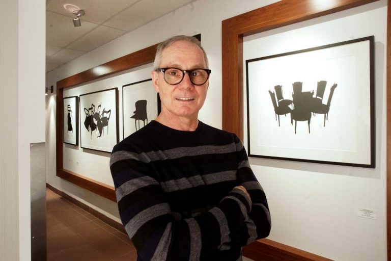 Ayant débuté en tant qu'autodidacte, achetant son premier tableau à l'âge de 36 ans, Alain Tremblay est devenu un important collectionneur d'artistes actuels du Québec. (Photo TC Media - Mario Beauregard)