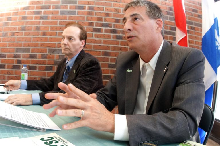 Le candidat à la mairie et chef du PSC, Robert Bordeleau, a présenté les grandes lignes des engagements de son parti lors d’un point de presse, le 10 octobre, aux côtés de son candidat dans Auteuil, Daniel Doyon.