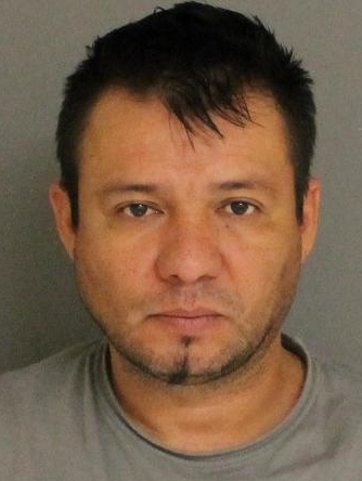 Robert Cruz Hidalgo, 44 ans, est un suspect visé par un mandat d'arrestation.(Photo gracieuseté)