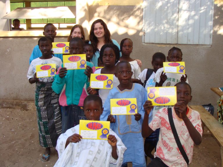 Le voyage de 2015 sera le sixième effectué par des étudiants du Collège Beaubois au Sénégal. Sur cette photo prise en 2013, on reconnaît Laurie Saindon, une participante de Sainte-Dorothée.