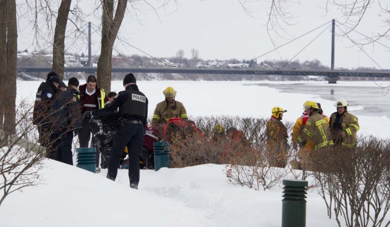 Un Lavallois de 50 ans à été retrouvé mort dans la rivière des Prairies, à hauteur du Pont-Viau. (Photo: Alarie Photos)
