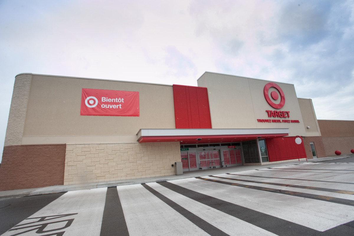 Le rodage pour la francisation des magasins Target est en cours à Sainte-Dorothée. L'ouverture officielle est prévue cet automne.