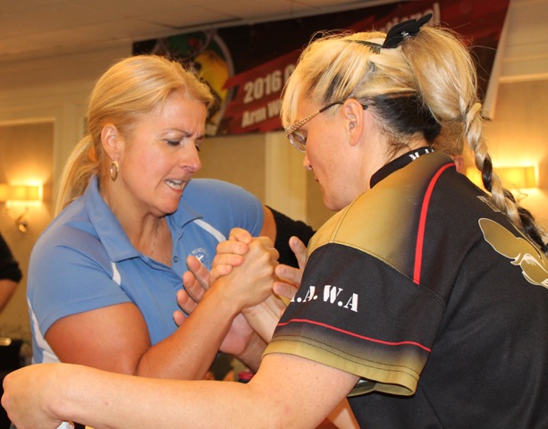 Sylvie Dufresne (à gauche) a fait le plein de médailles à Saskatoon. Elle affronte la championne du monde Josée Morneau.