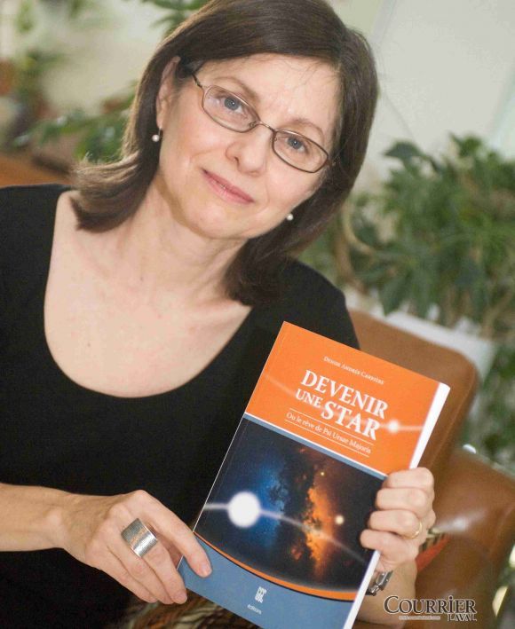 Denise Andrée Carrière présente son premier volume intitulé "Devenir une star – Ou le rêve de Psi Ursae Majoris", publié aux éditions GGC. (Photo: Martin Alarie)