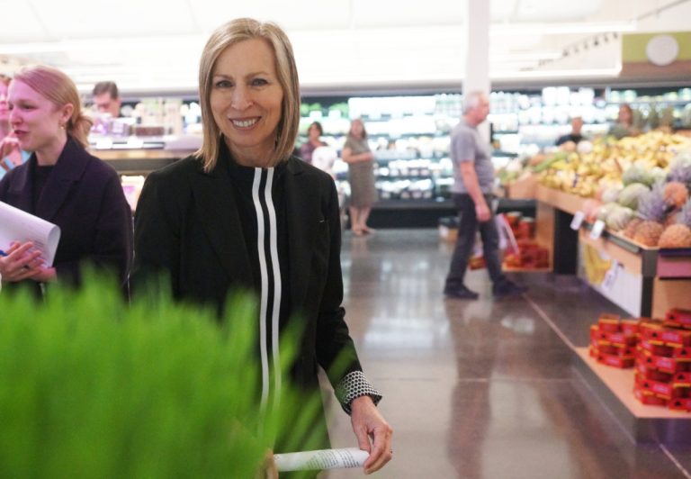 Cofondatrice et copropriétaire de la chaîne des supermarchés santé Avril, Sylvie Senay inaugurait au Centre Laval le 7 juin le plus grand magasin de produits naturels et biologiques au Québec.