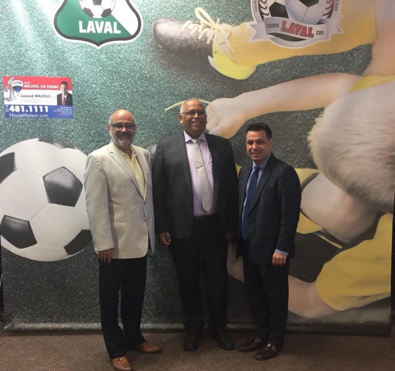 Kambiz Ebadi, directeur des compétitions à la Fédération de soccer du Québec, Mongi Zitouni, président de la Coupe Soccer internationale de Laval et David de Cotis.