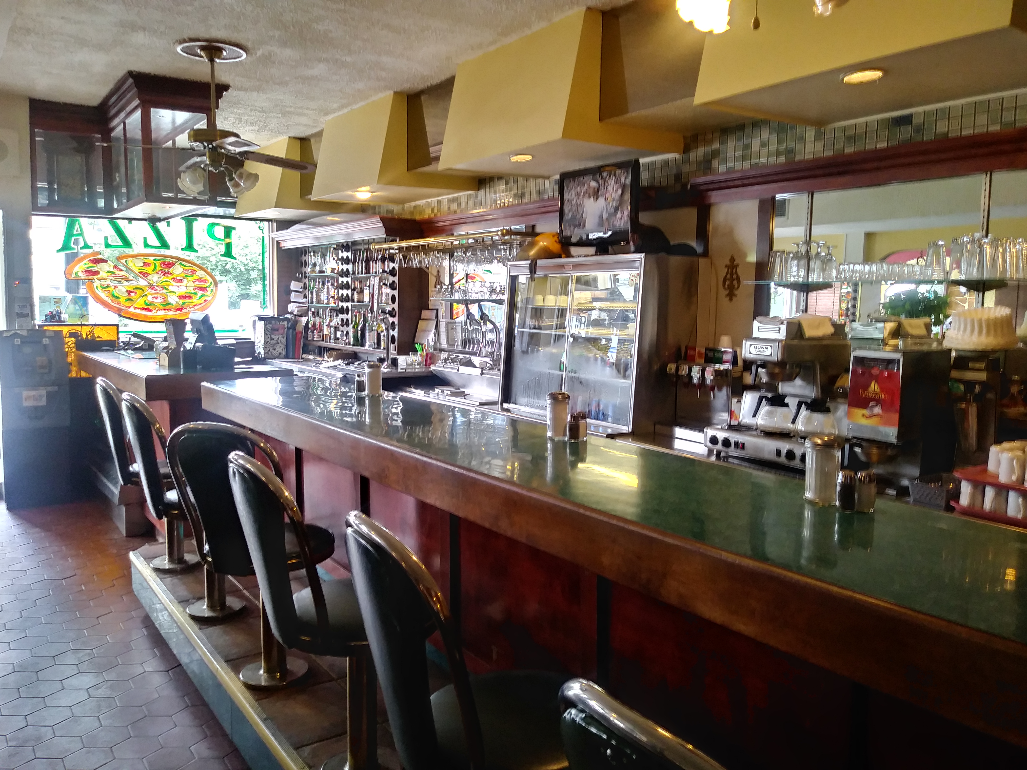 Spécial pizzéria le septième ciel de la pizza Courrier Laval