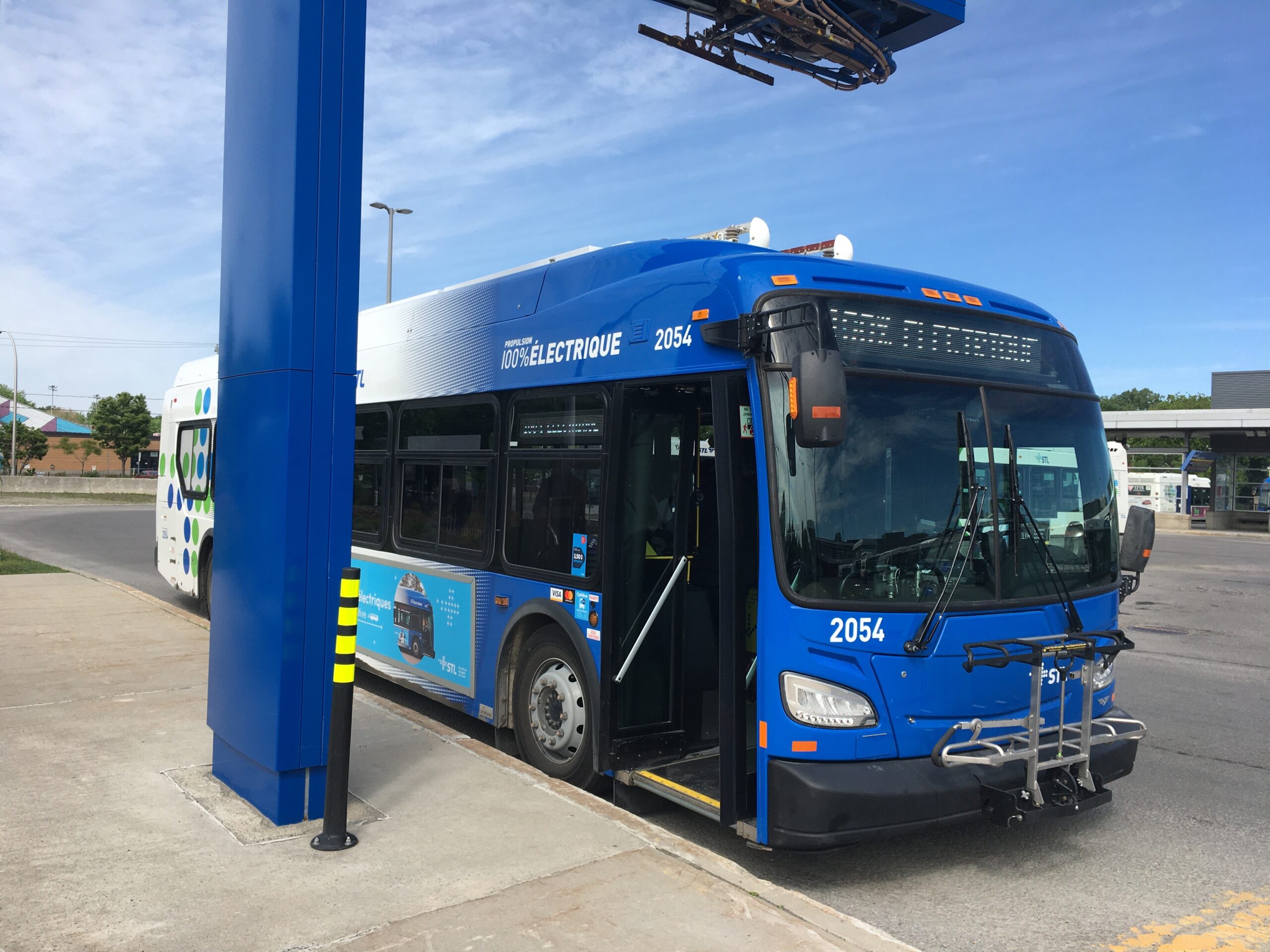 Premiers autobus 100% électriques à Laval - Courrier Laval