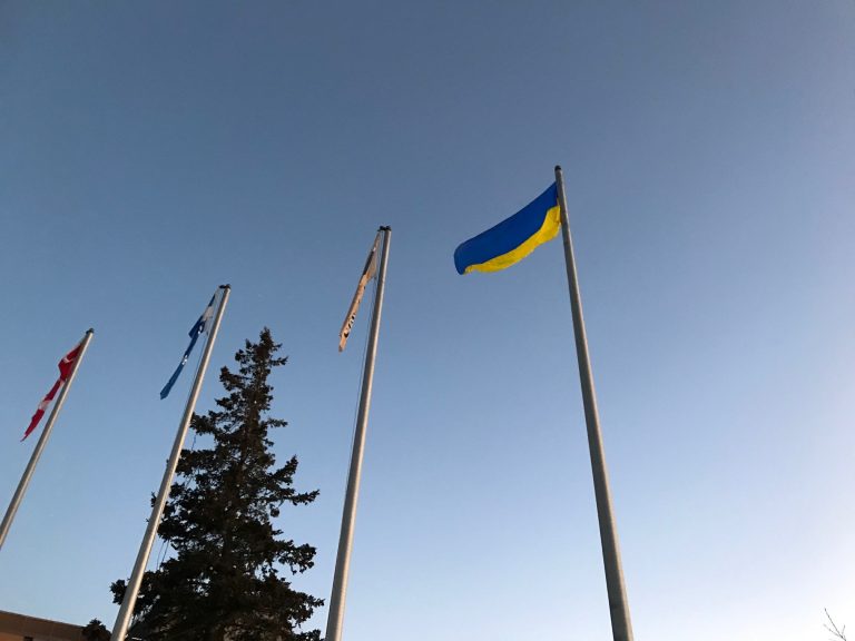 drapeau Ukraine hôtel de ville Laval