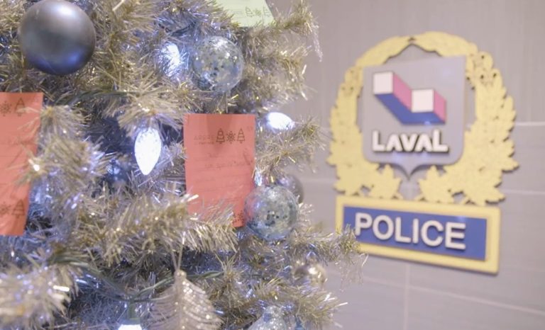 Police de Laval Arbre du partage 2022 Noël
