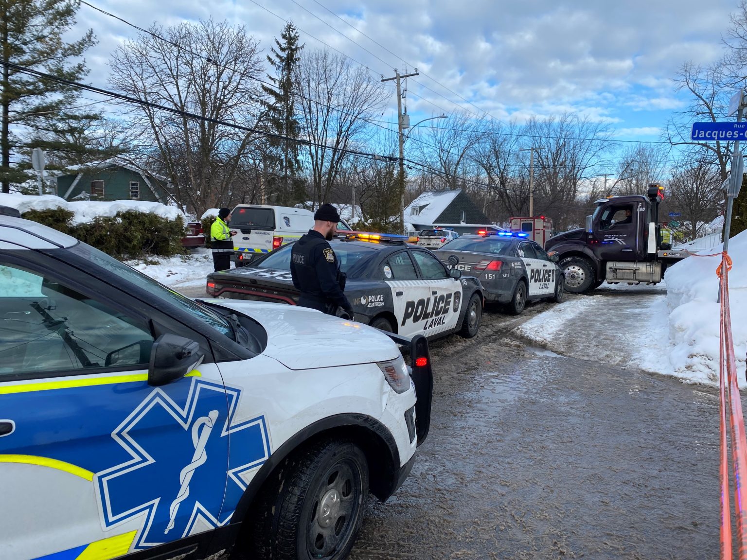 Un autobus de la STL fonce dans une garderie à SainteRose Courrier Laval