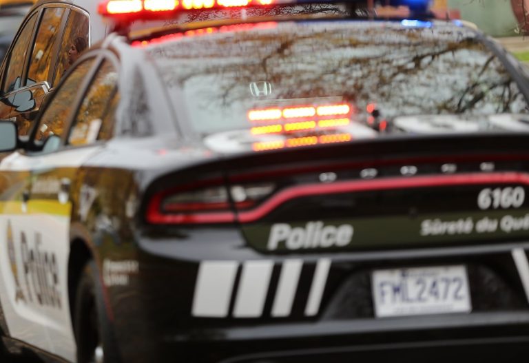 On voit ici une autopatrouille de la Sûrteé du Québec alors que survient une arrestation liée à la tentative de meurtre sur la personne de Leonardo Rizzuto, à Laval, le 15 mars dernier.