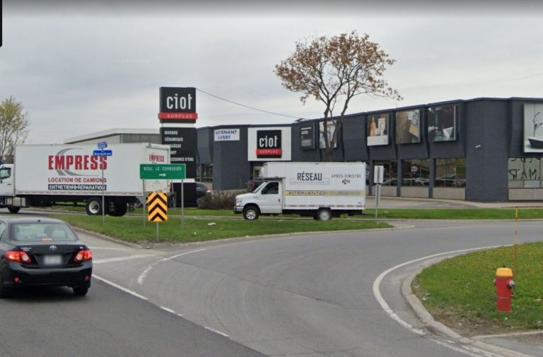 Capture d'écran sur Google Maps de l'intersection entre la rue Bergman et la voie de desserte de l'autoroute 440 à Laval.