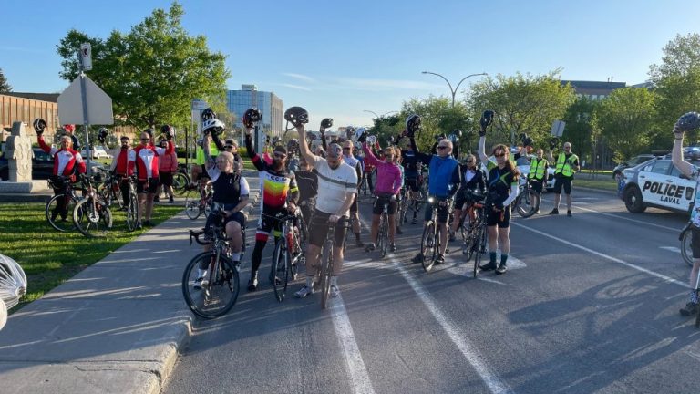 Une photo de l'édition 2022 du Tour du Silence de Laval qui avait réuni près de 100 cyclistes.