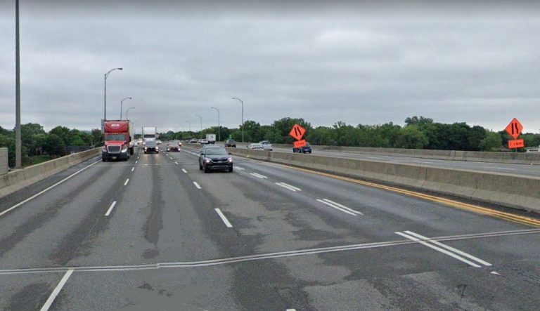 Le Pont Médéric-Martin qui relie l'autoroute 15 entre Laval et Montréal en enjambant la rivière des Prairies.