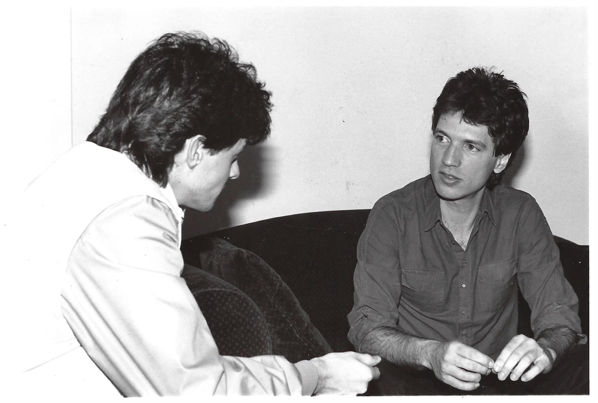 Stéphane St-Amour en entrevue avec un autre concitoyen lavallois, Claude Meunier, en 1984. 