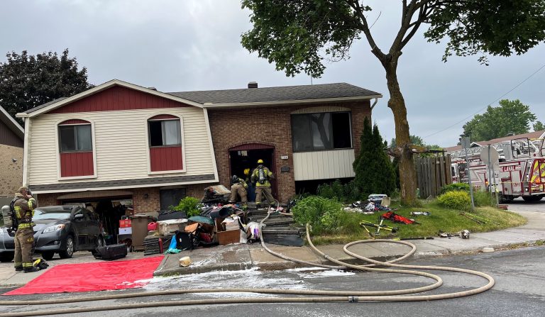 Maîtrisé en une trentaine de minutes par les pompiers de Laval, le feu a néanmoins causé 100 000$ de dommages à cette maison de la rue Raymond-Casgrain, à Laval-des-Rapides.