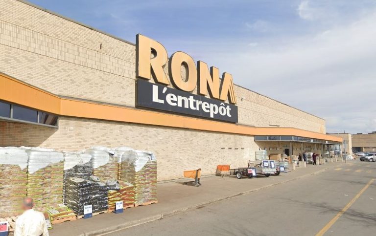 L'Entrepôt RONA du Carrefour Laval.