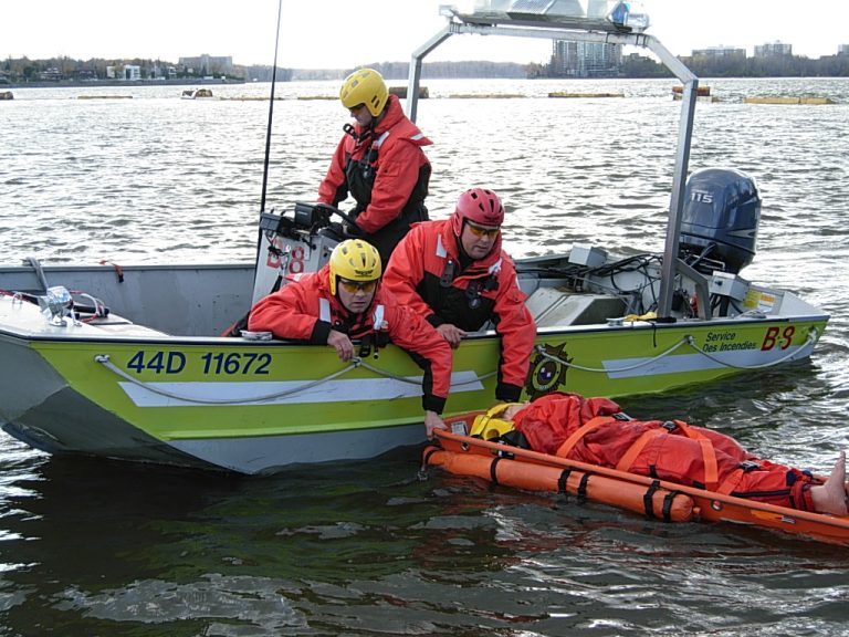 Les pompiers de Laval et Montréal comptent un total de 13 équipes spécialisées en sauvetage nautique qui feront équipe pour les ides d'urgence sur les rapides du Cheval-Blanc de la rivière des Prairies.