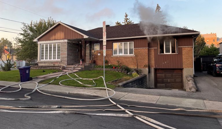 Les pompiers ont maîtrisé cet incendie, ayant débuté dans la cuisine, en moins d’une demi-heure, rue Conrad, à Laval-des-Rapides.