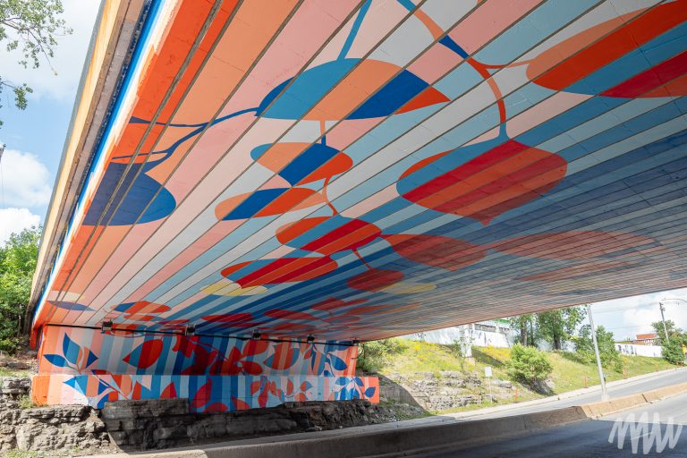 La nouvelle murale d’envergure sous le viaduc de la Concorde représente le plus ambitieux projet d’art public jamais réalisé à Laval.