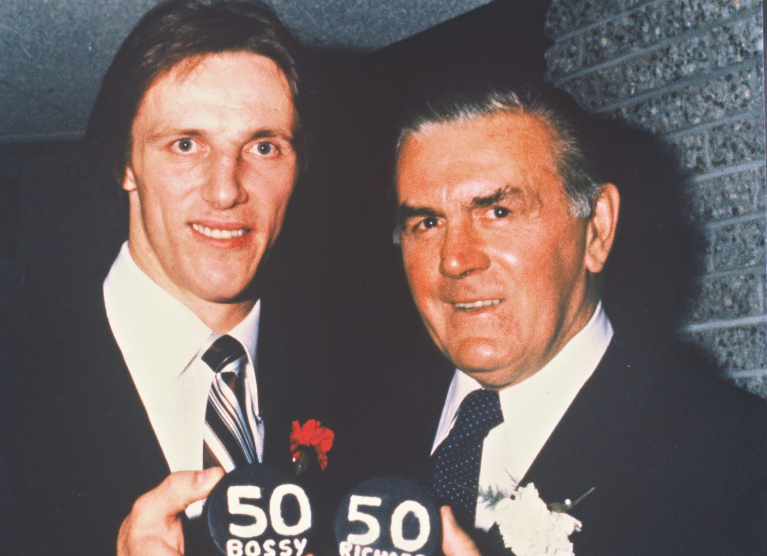 Mike Bossy ties 50 goals in 50 games