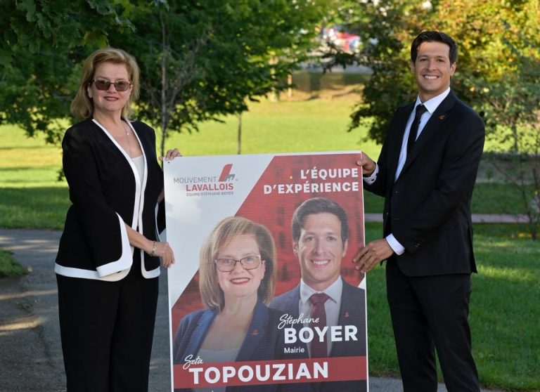Le chef du Mouvement lavallois – Équipe Stéphane Boyer en présence de Seta Topouizan en septembre 2021 lors du déclenchement de la période électorale. Mme Topouzian allait être élue au poste de conseillère municipale du district Renaud par 23 voix le 7 novembre 2021.