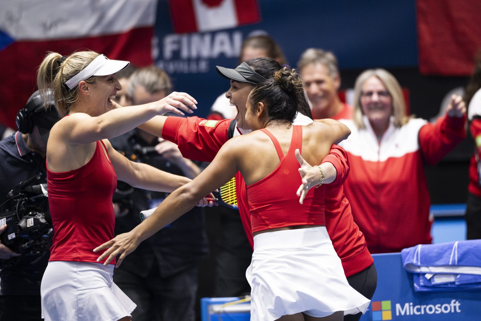 Coupe Billie Jean King Fernandez offre le titre au Canada