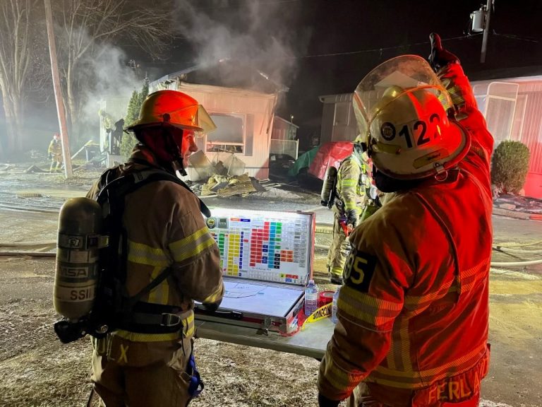 Absentes au moment de l’incendie, deux personnes devront se reloger à la suite de ce feu survenu dans le parc de maisons mobiles de Vimont et que les pompiers de Laval ont maîtrisé en près de 40 minutes.