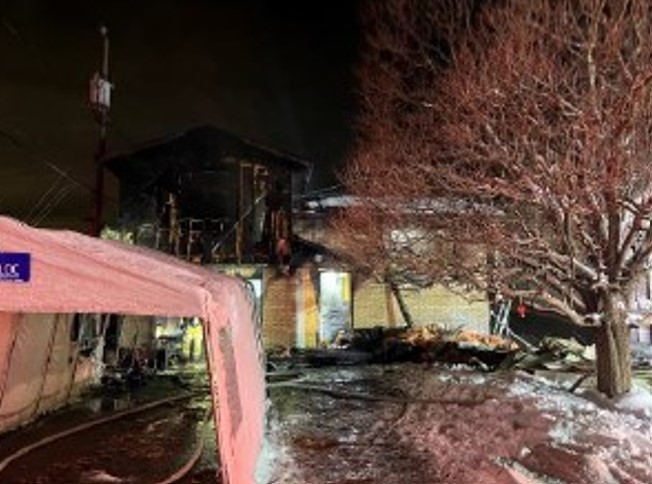 On ignore encore la cause de cet incendie d'une maison unifamiliale située à Saint-François, qui a été maîtrisé en moins d'une heure par les pompiers de Laval.
