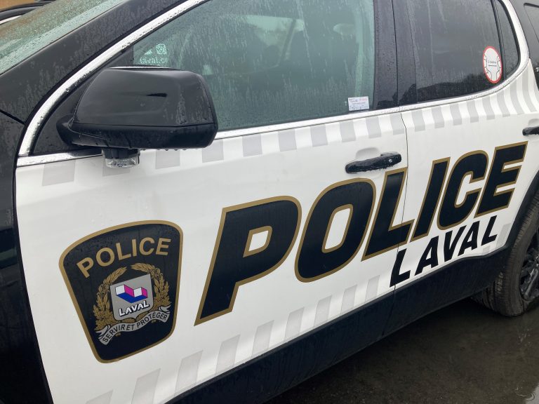 La police de Laval a répondu à un appel de coups de feu vers une clinique d'esthétique, boulevard Saint-Martin Ouest, dans la nuit du vendredi 15 mars, à Chomedey.