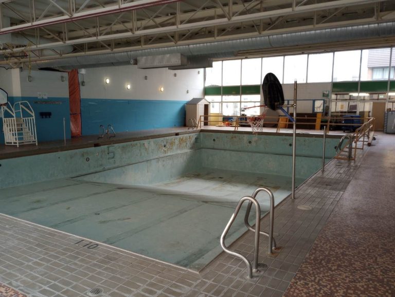 Fermée depuis 2015, la piscine du Centre de protection de l'enfance et de la jeunesse, situé au 310, boulevard Cartier Ouest, dans Laval-des-Rapides, sera rénovée, agrandie et équipée d’un nouveau hall d'entrée qui aura pignon sur rue.