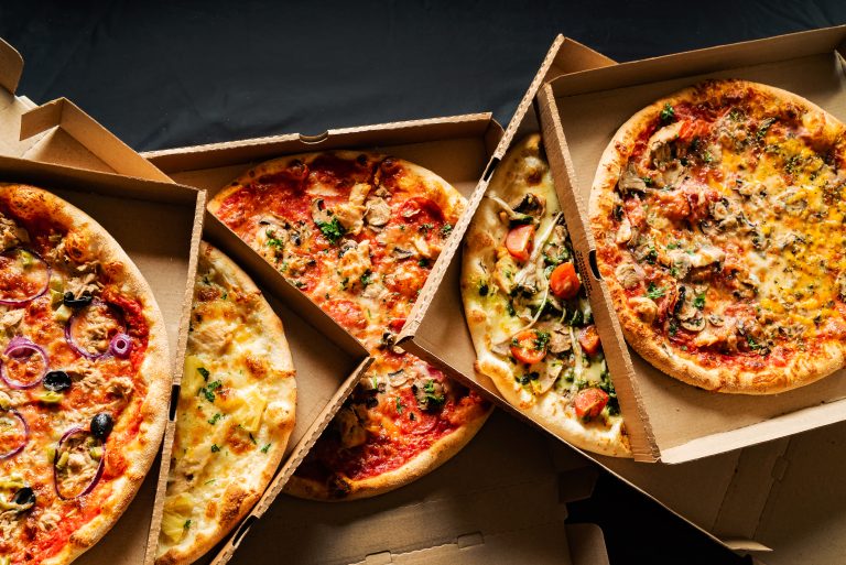 Le restaurant Pizza 2000 inc., boulevard Sainte-Rose, à Fabreville, fait partie des six nouvelles entreprises inscrites sur la liste de noire de l’Autorité des marchés publics.
