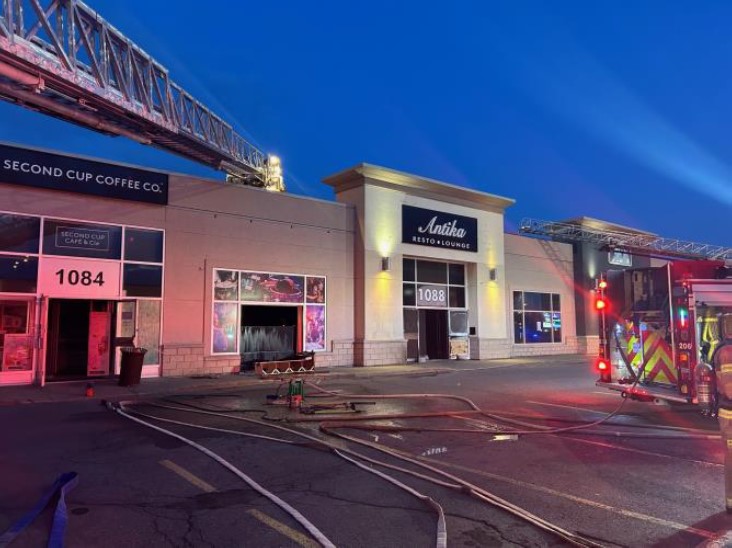 Les pompiers de Laval ont maîtrisé en une quarantaine de minutes ce deuxième feu criminel à se produire en deux nuits au Antika Resto-Lounge du Méga Centre Notre-Dame.