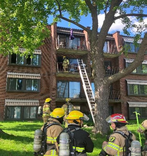 Les pompiers de Laval ont maîtrisé en moins d'une heure cet autre feu de cuisine survenu cette fois boulevard Notre-Dame, à Chomedey.